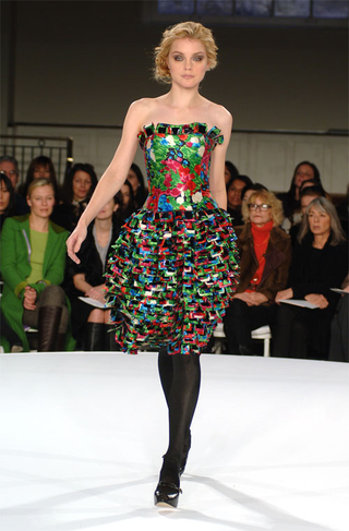 Illustration for article titled Oscar De La Renta Keeps It Classic